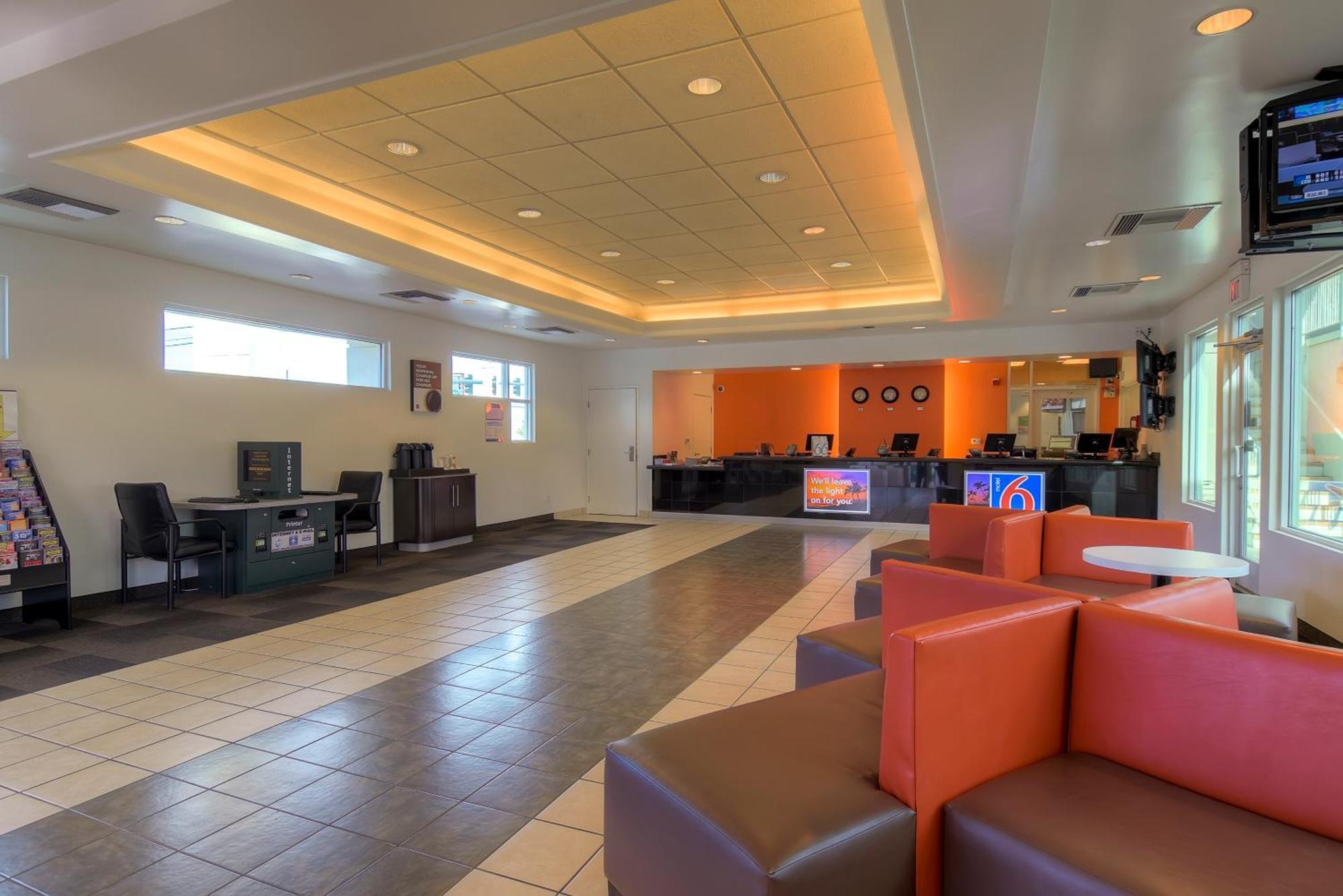Hotel Tropicana Stays By Townhouse 2*